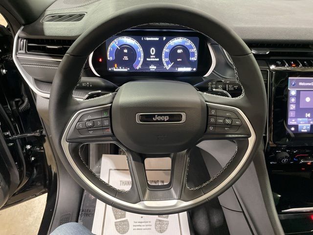2025 Jeep Grand Cherokee Laredo photo 15