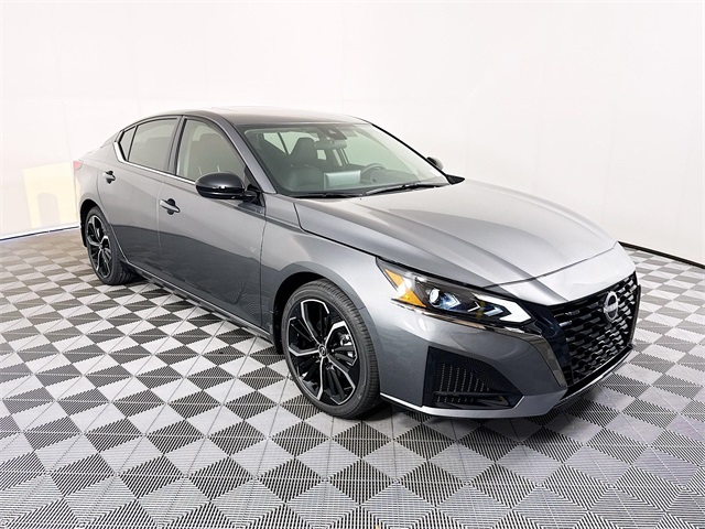 2025 Nissan Altima SR's photo