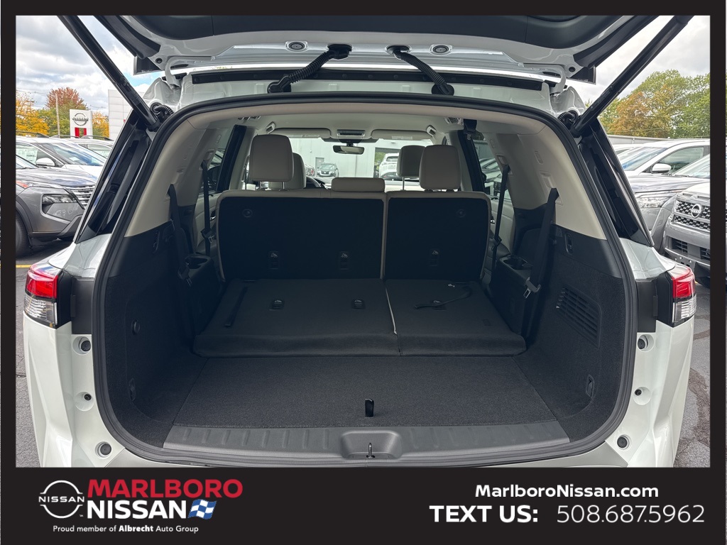 2025 Nissan Pathfinder SL photo 14