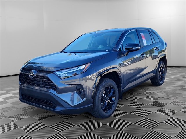 2025 Toyota RAV4 LE's photo