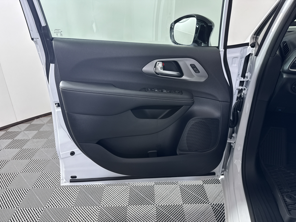 2025 Chrysler Pacifica photo 34
