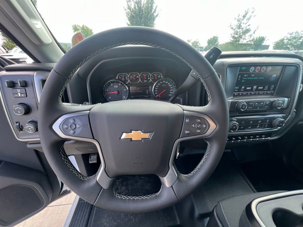 2023 Chevrolet Silverado 5500HD LT photo 32