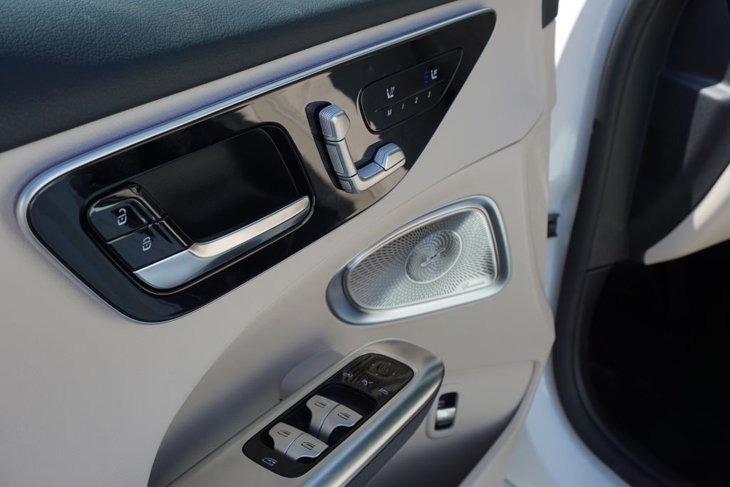 2025 Mercedes Benz C 300 photo 20