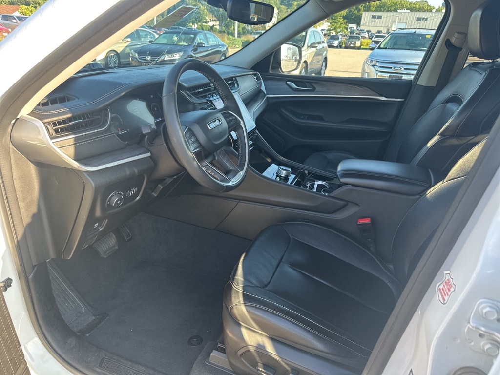 2023 Jeep Grand Cherokee Limited photo 2