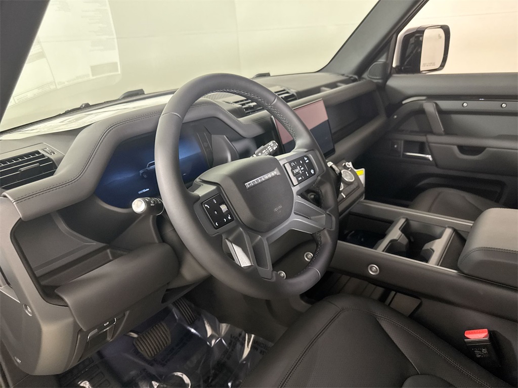 2025 Land Rover Defender 110 S photo 10