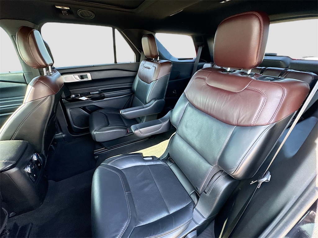 2022 Ford Explorer Platinum photo 18