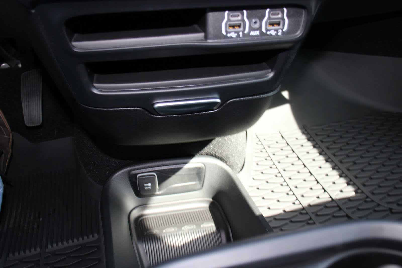 2025 Chrysler Voyager LX photo 27