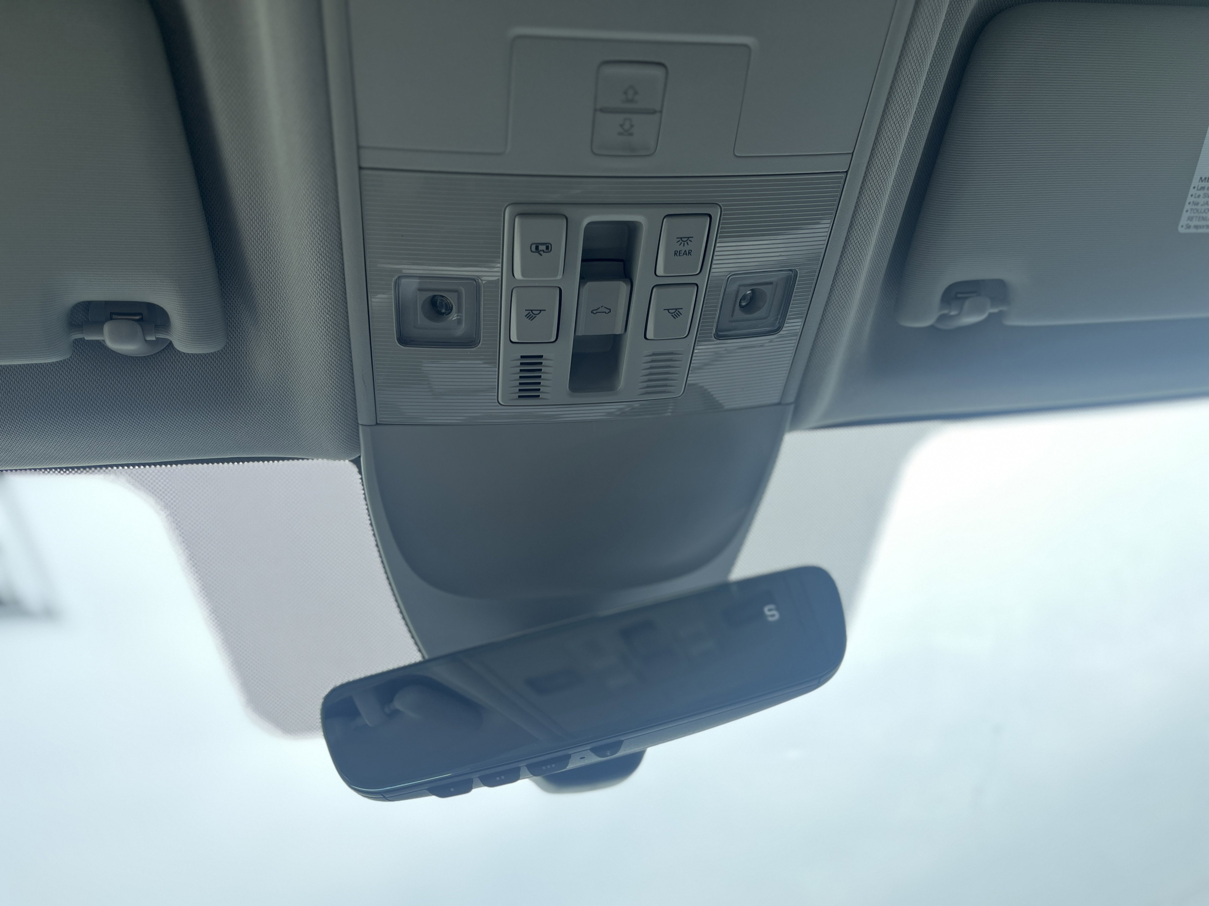 2025 Volkswagen Taos SEL photo 4