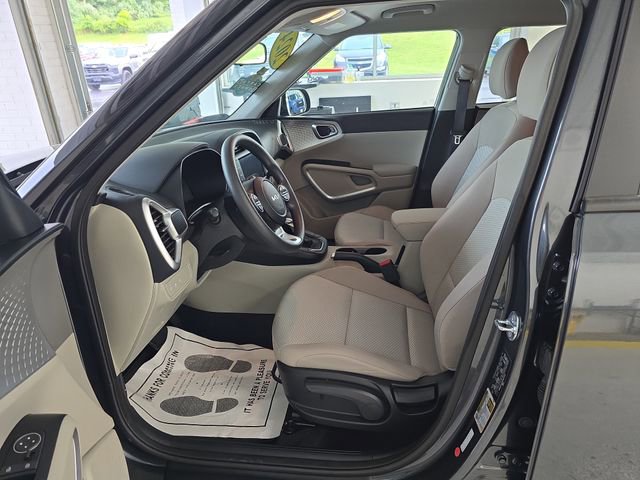 2024 Kia Soul LX photo 11