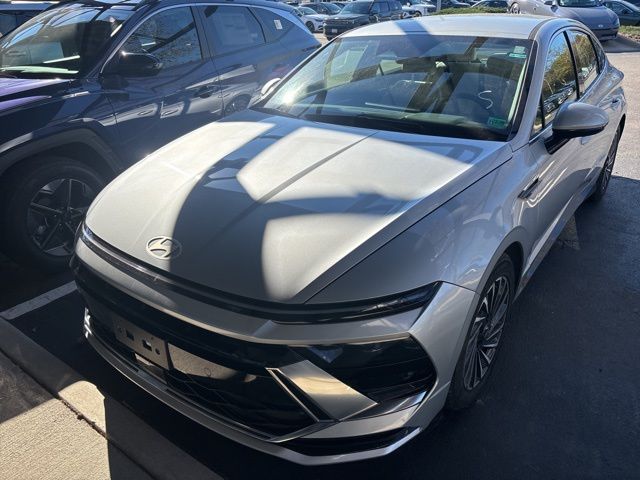 2024 Hyundai Sonata Hybrid SEL photo 2