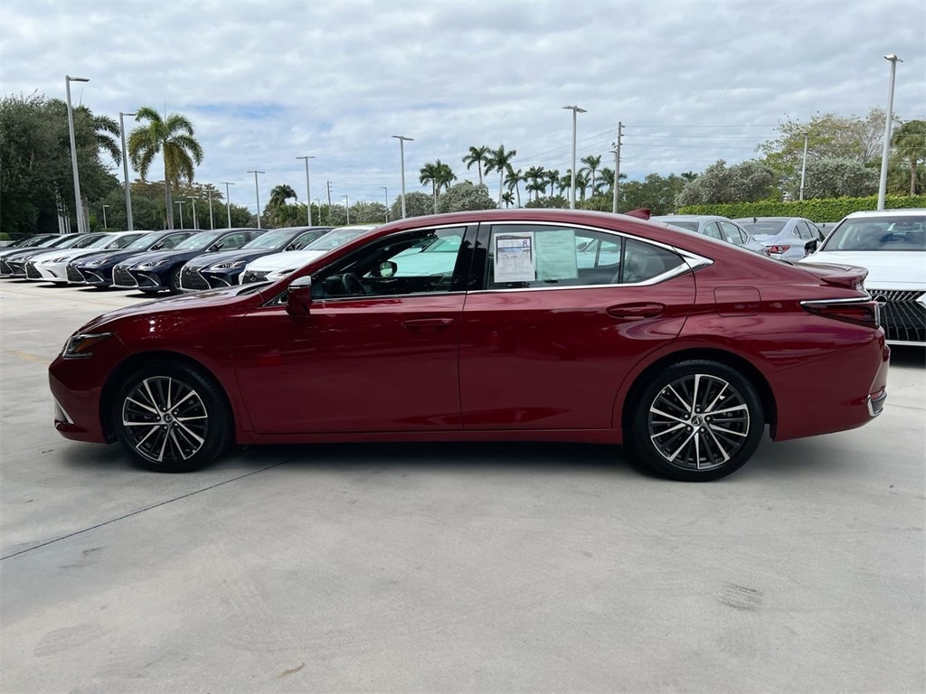2025 Lexus ES 300h Premium photo 4