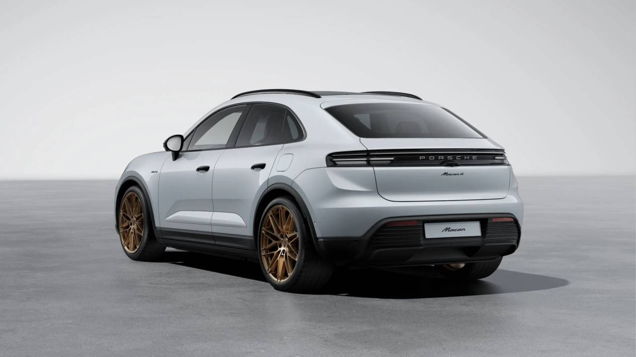 2025 Porsche Macan Electric 4 photo 3