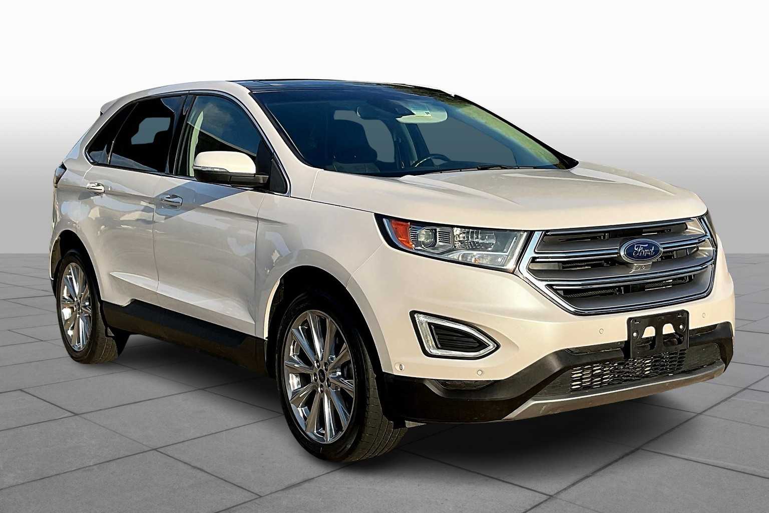 2017 Ford Edge Titanium photo 2