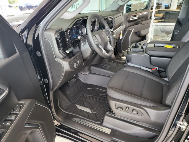 2025 Chevrolet Silverado 1500 RST photo 6