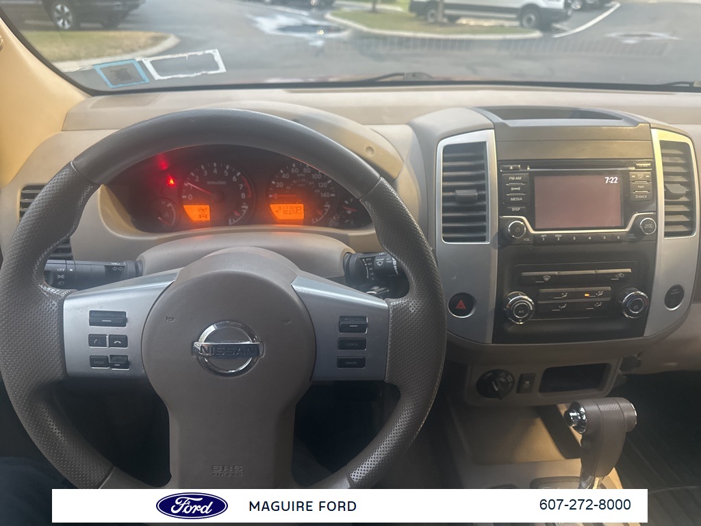 2015 Nissan Frontier SV Crew Cab photo 14