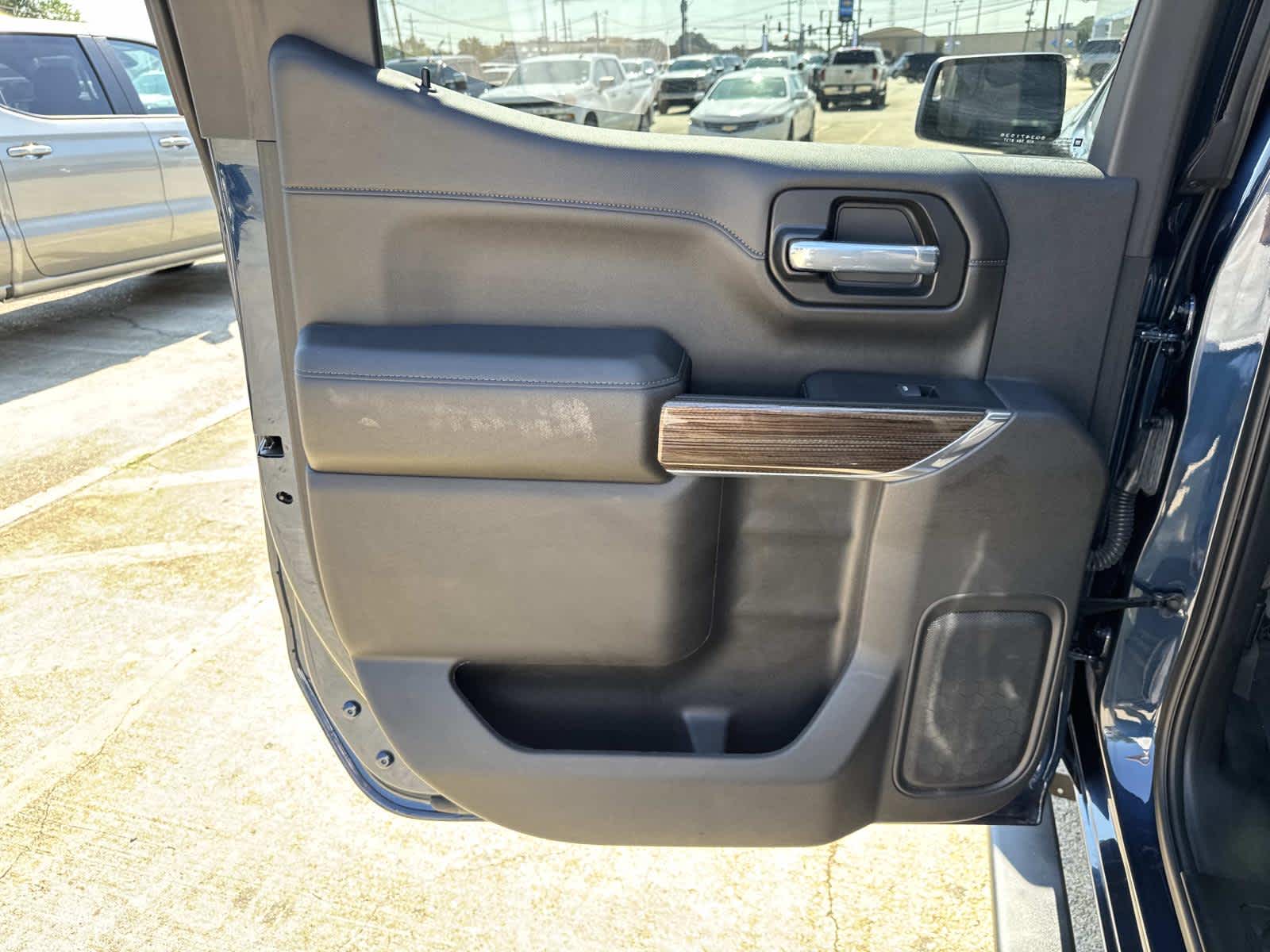 2021 Chevrolet Silverado RST photo 30