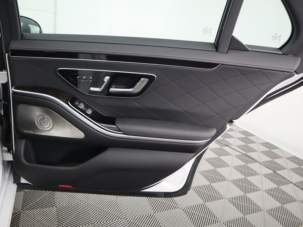 2025 Mercedes Benz S 580 4MATIC photo 28