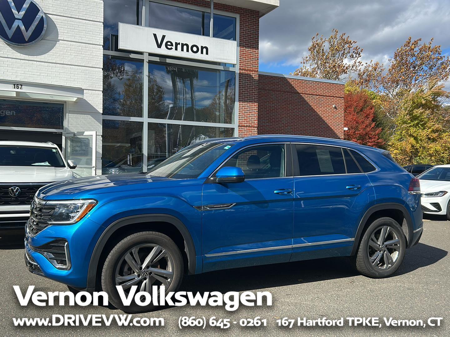 2024 Volkswagen Atlas Cross Sport SEL R-LINE's photo