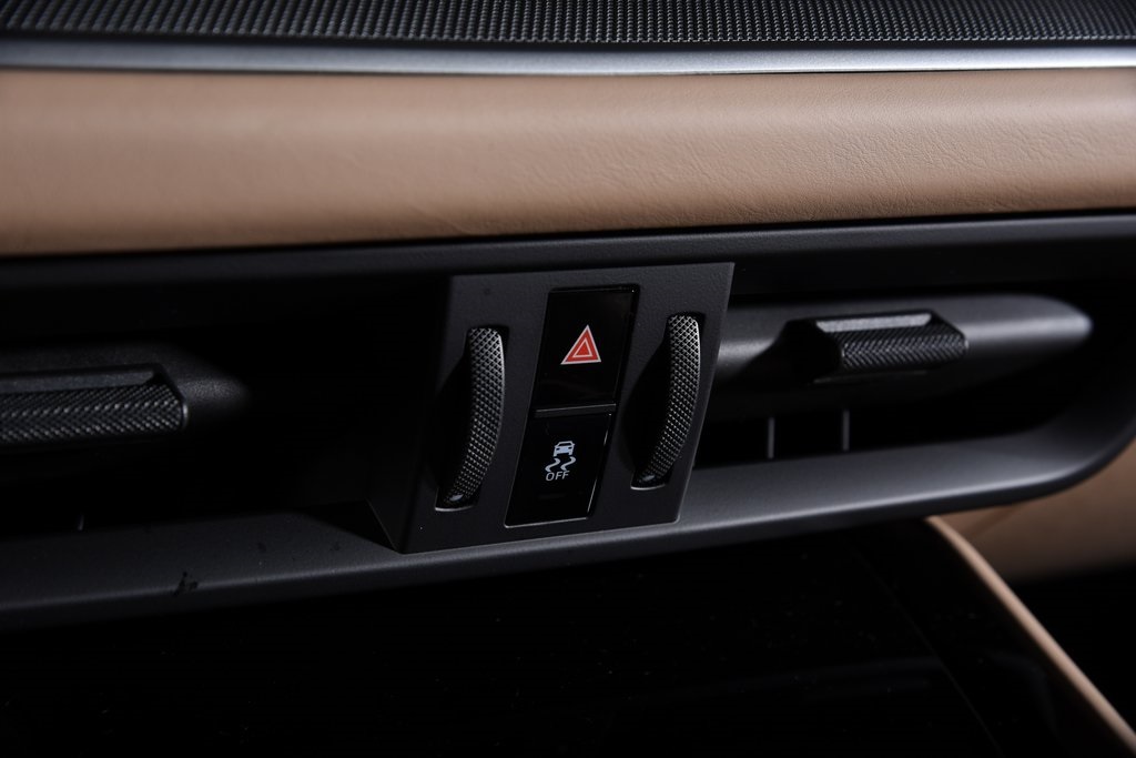 2025 Porsche Cayenne photo 19