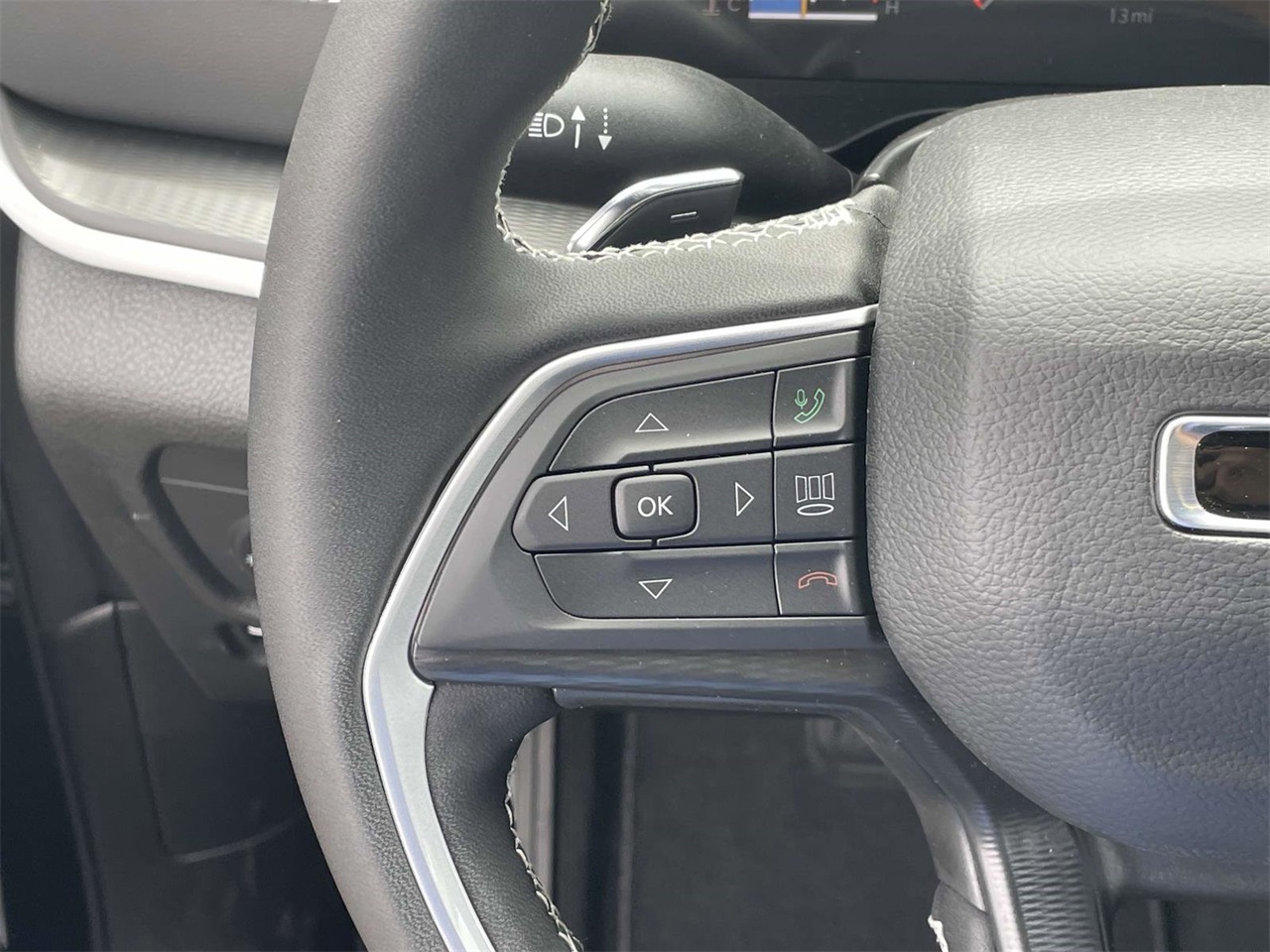2025 Jeep Grand Cherokee Laredo photo 12