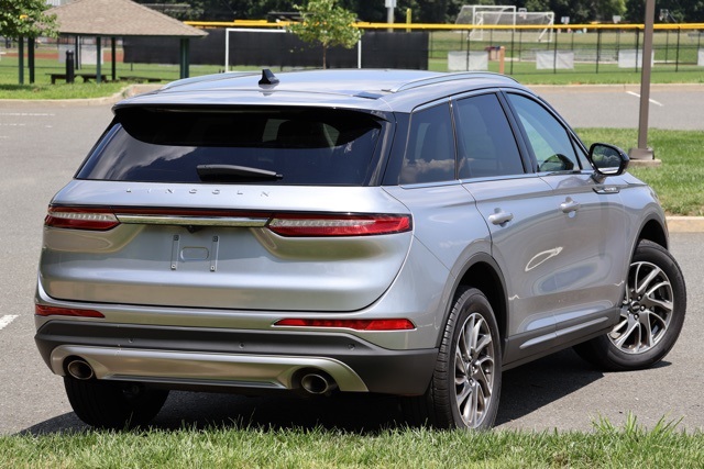 2022 Lincoln Corsair Standard photo 4
