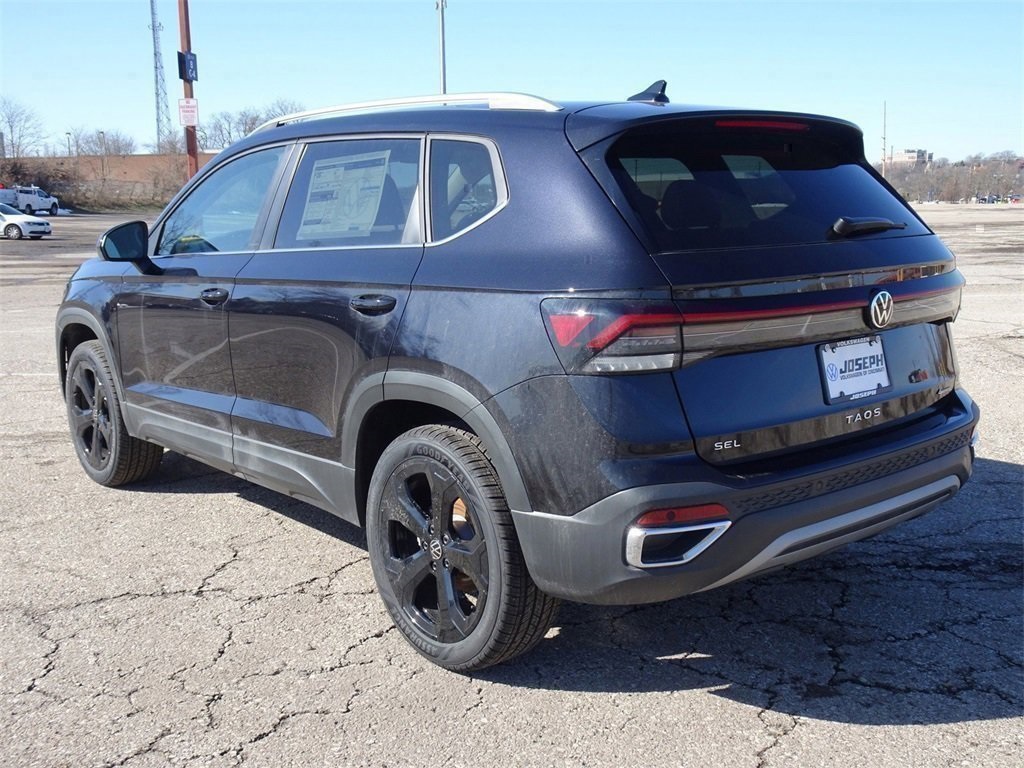 2025 Volkswagen Taos SEL photo 2