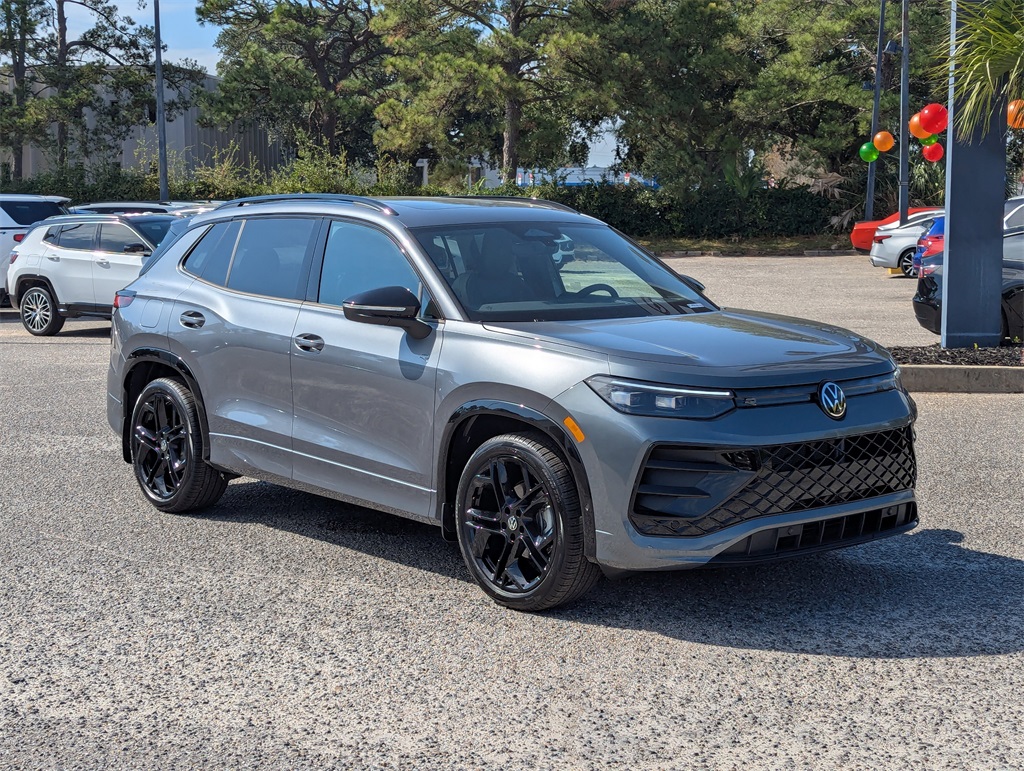 2026 Volkswagen Tiguan SE R-Line Black photo 2