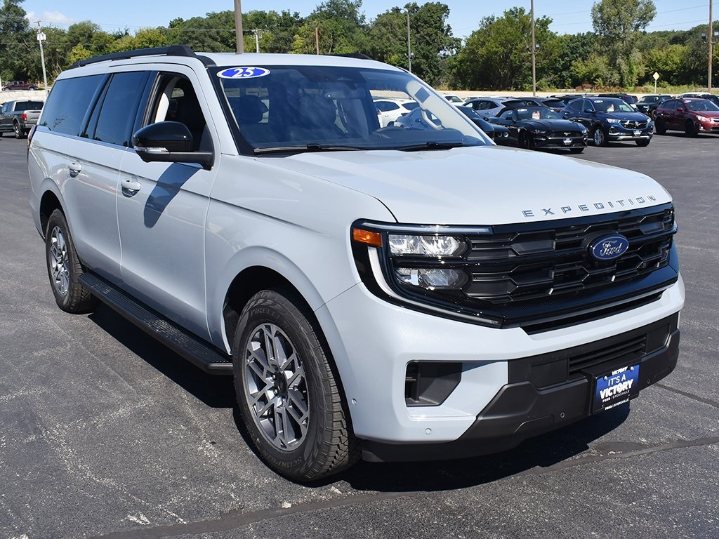 2025 Ford Expedition MAX photo 9