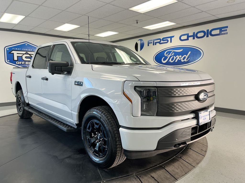 2025 Ford F-150 Lightning XLT photo 2