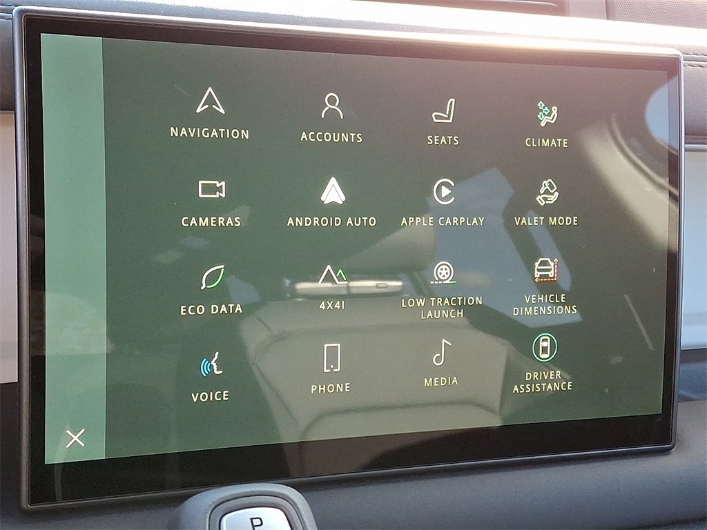 2025 Land Rover Defender 110 S photo 16