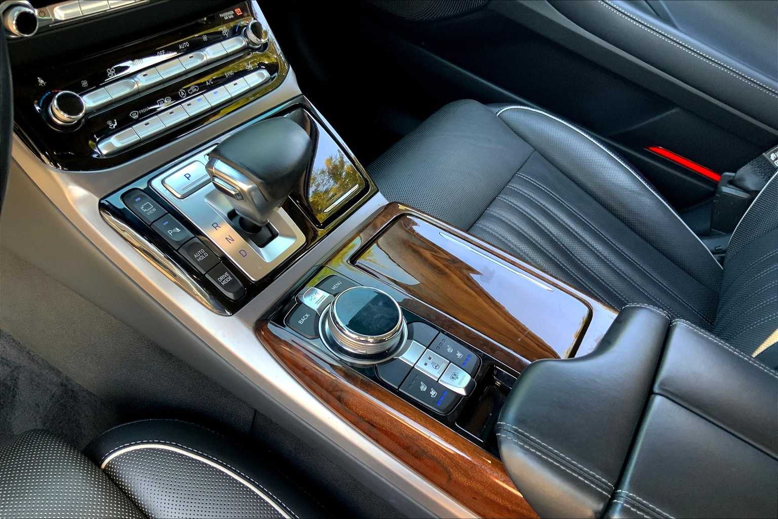 2019 Genesis G90 3.3T Premium photo 15