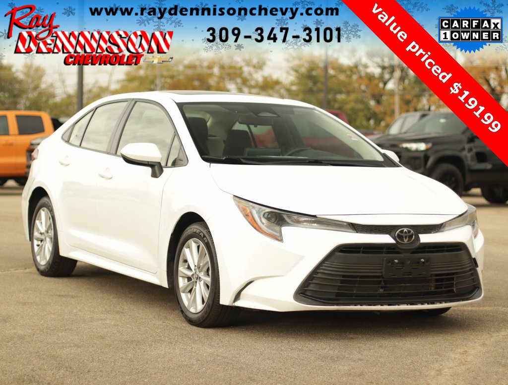 2024 Toyota Corolla LE's photo