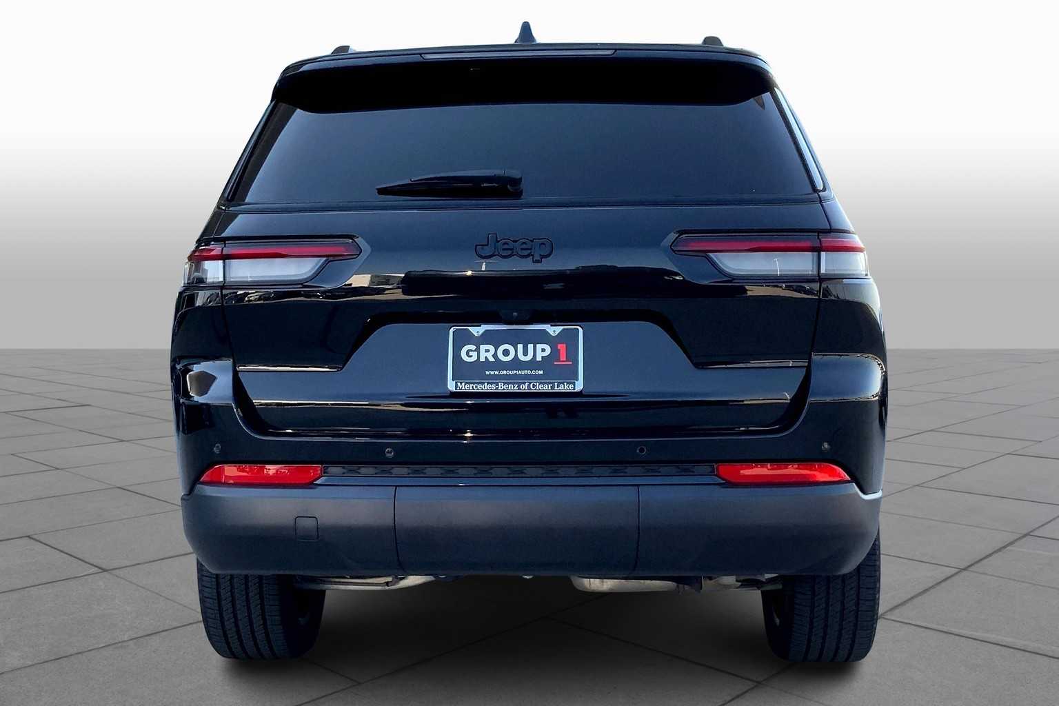 2024 Jeep Grand Cherokee Altitude photo 3
