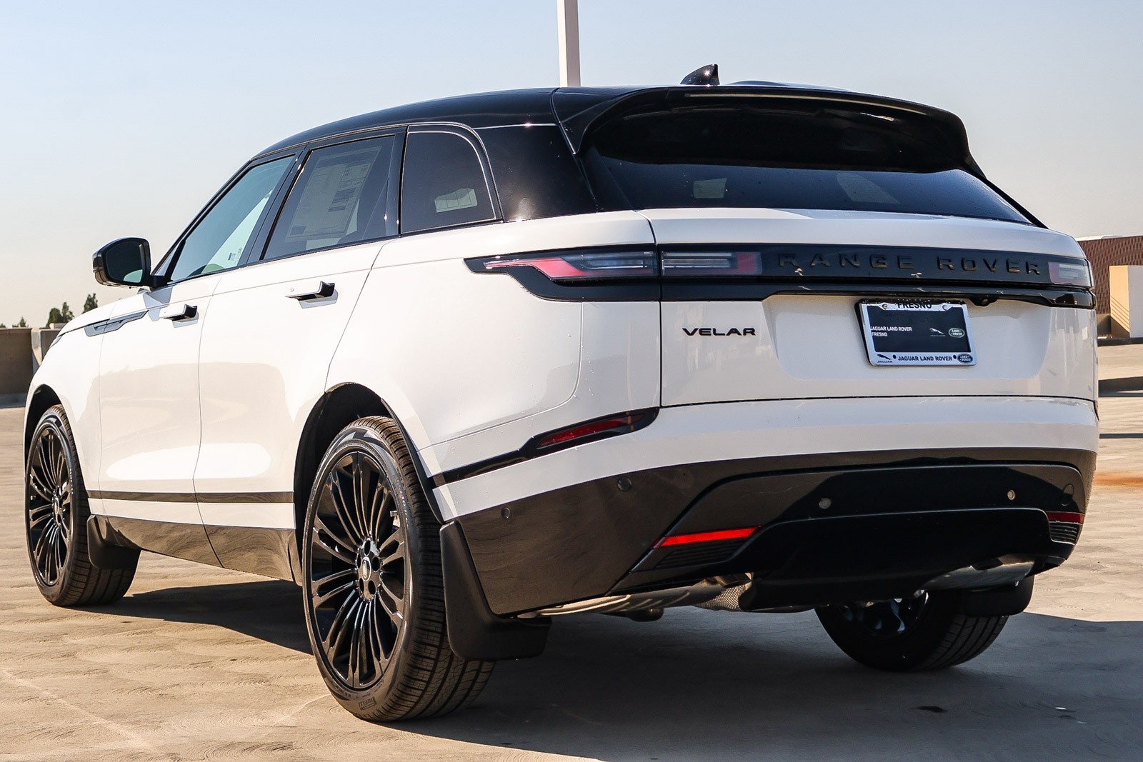 2026 Land Rover Range Rover Velar SE photo 4