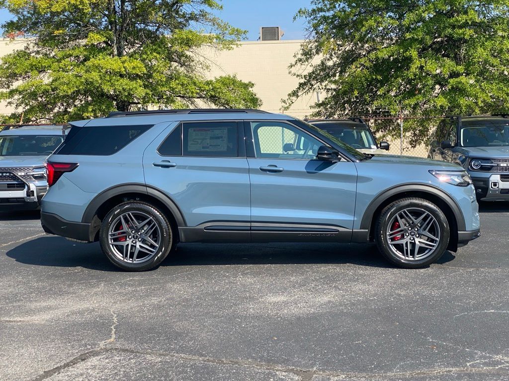 2025 Ford Explorer ST photo 3