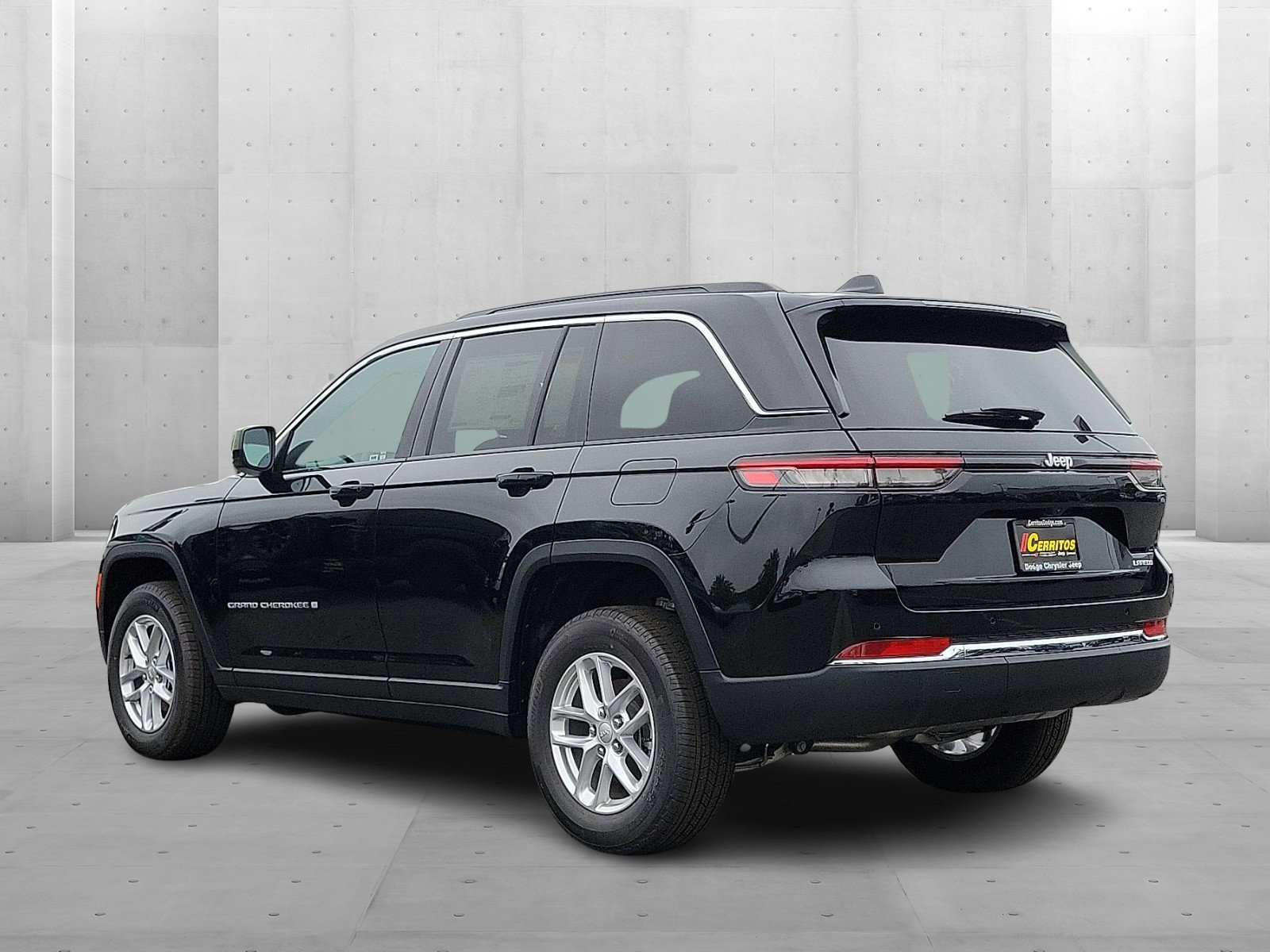 2025 Jeep Grand Cherokee Laredo X photo 2