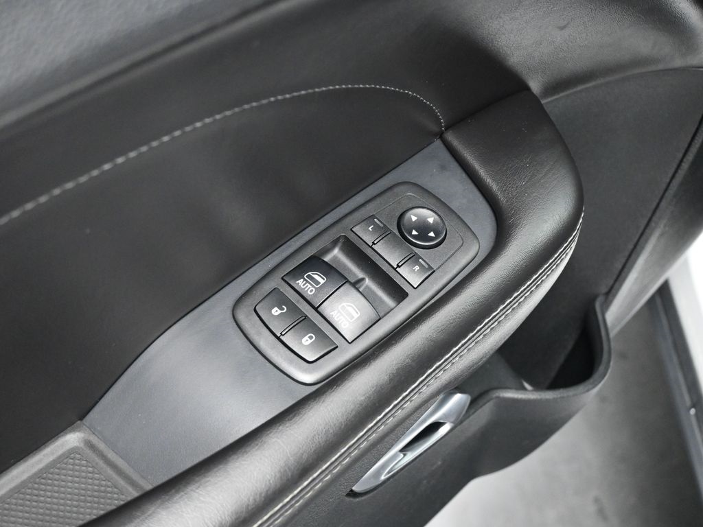2018 Dodge Challenger SXT photo 11