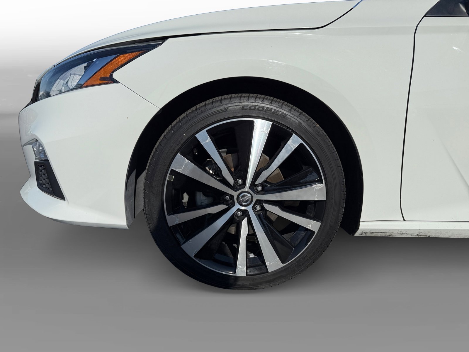 2022 Nissan Altima 2.5 SR photo 9