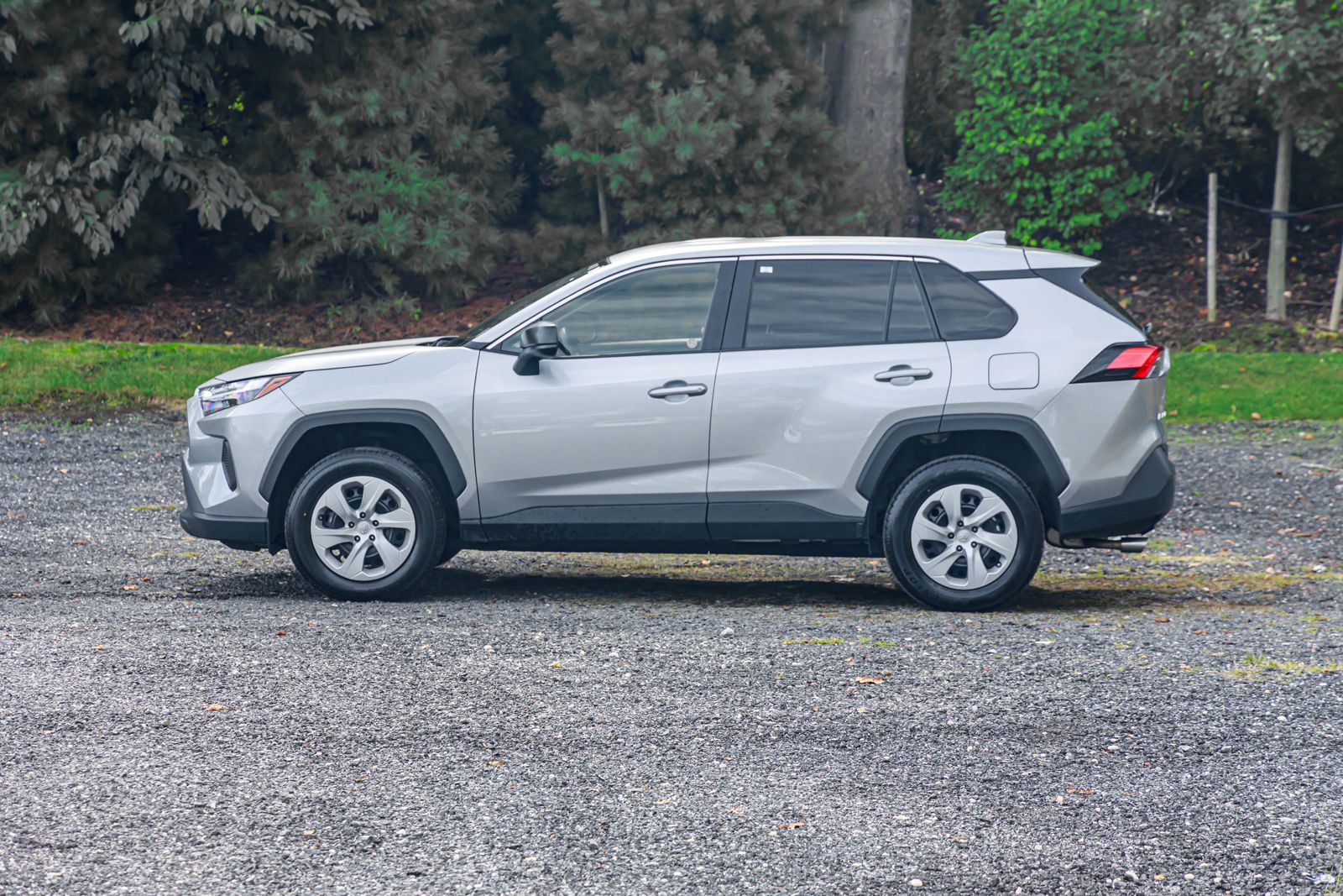 2024 Toyota RAV4 LE photo 4