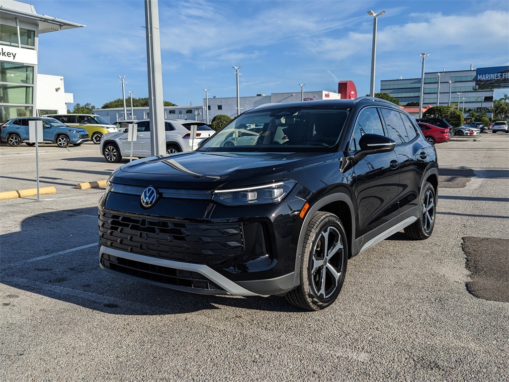 2025 Volkswagen Tiguan SE photo 3