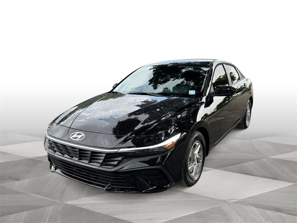 2025 Hyundai Elantra SE photo 3