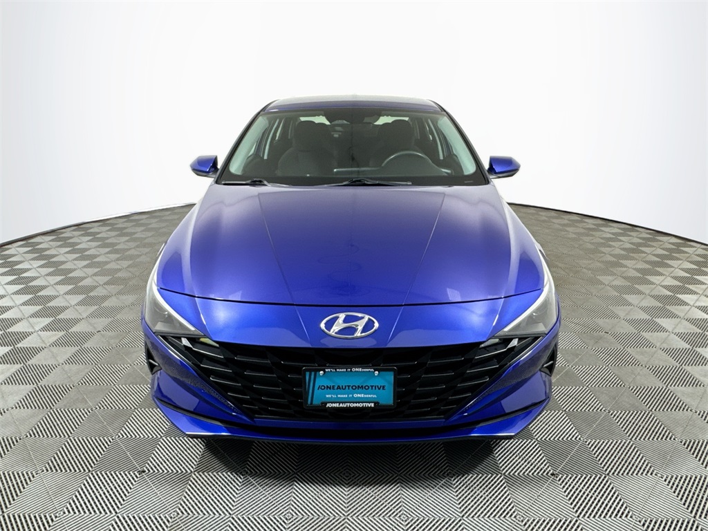 2022 Hyundai Elantra SEL photo 3