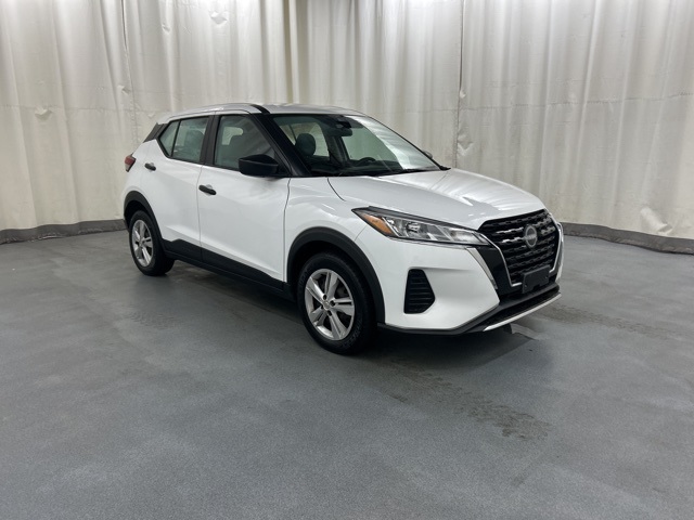 2024 Nissan Kicks S's photo