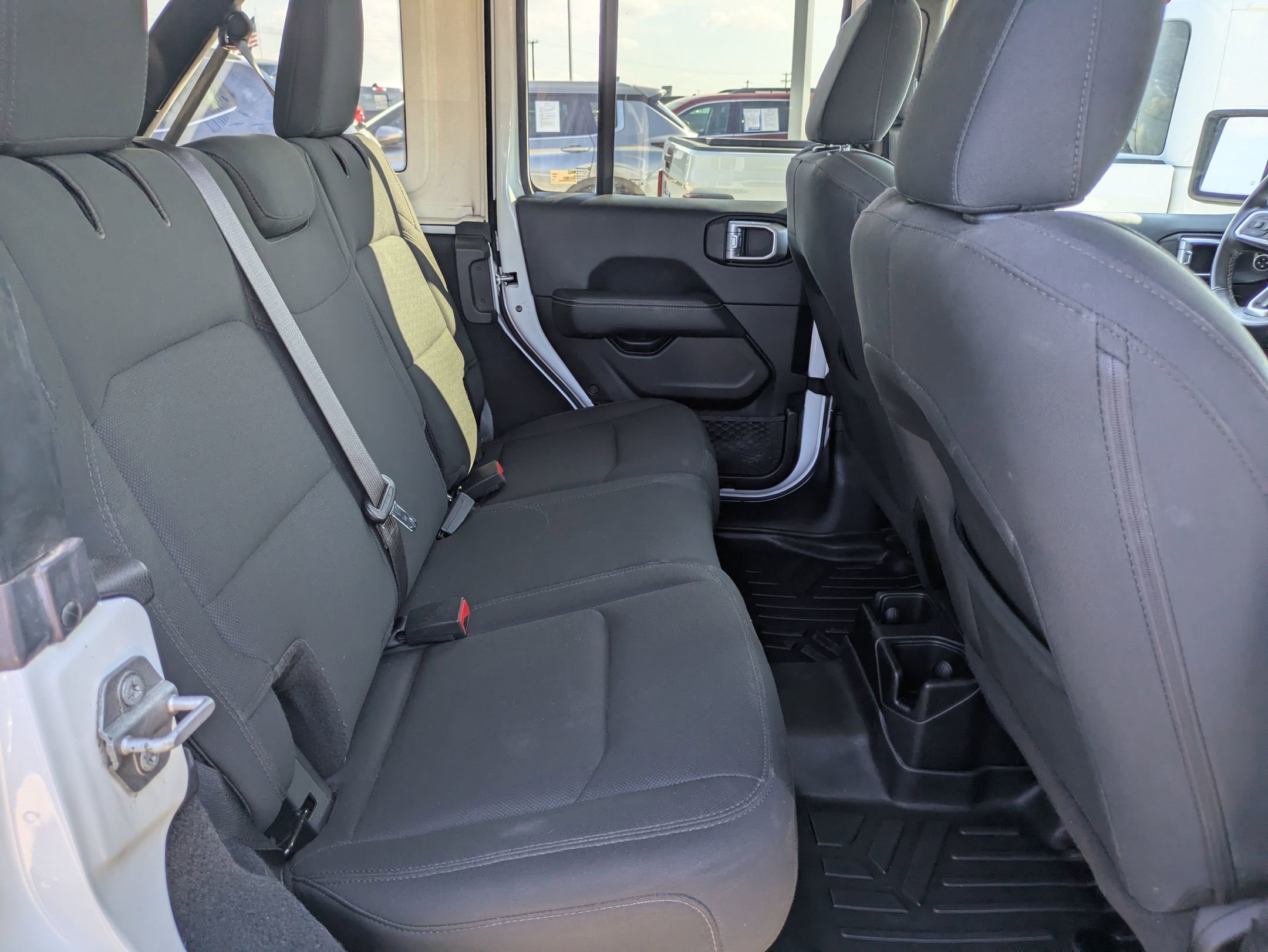 2019 Jeep Wrangler Unlimited Sahara photo 22