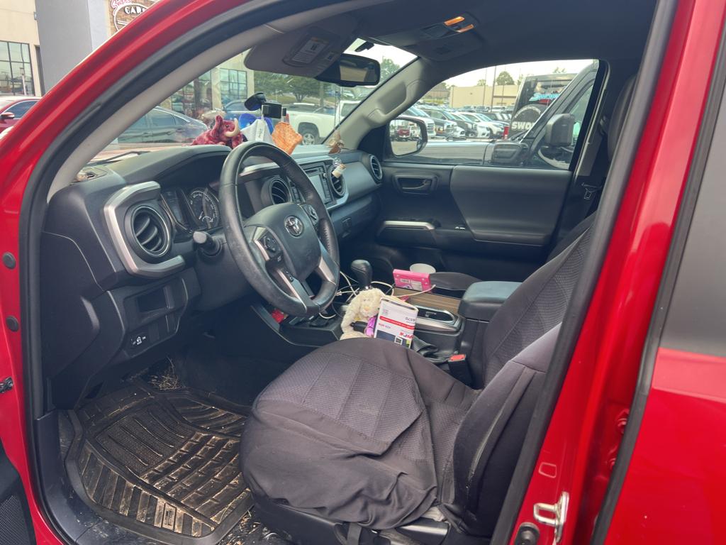 2017 Toyota Tacoma SR5 photo 4