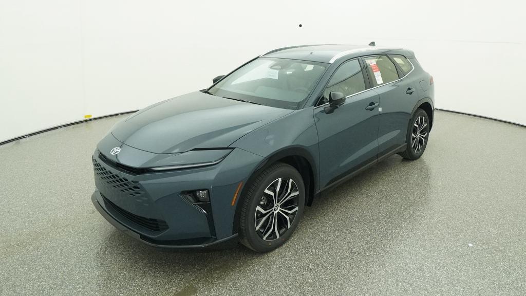 2025 Toyota Crown Signia XLE's photo