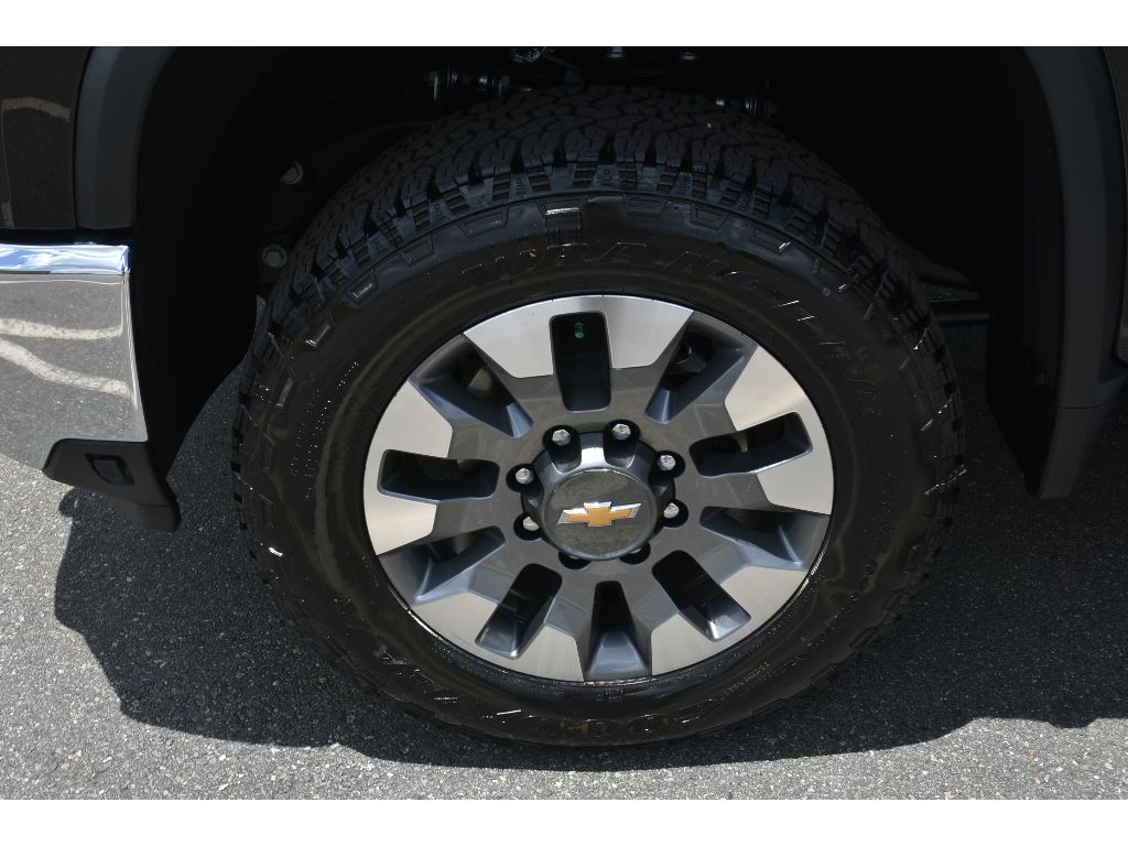 2025 Chevrolet Silverado 2500HD LT photo 9