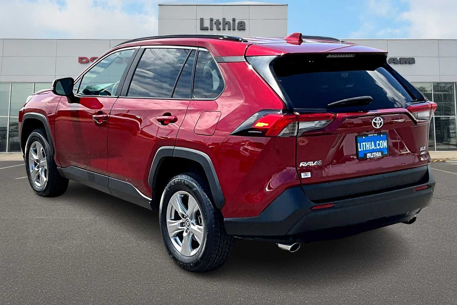 2023 Toyota RAV4 XLE photo 4