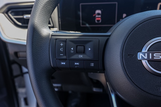 2025 Nissan Kicks SV photo 23