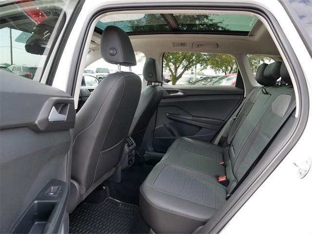 2025 Volkswagen Taos SE photo 16